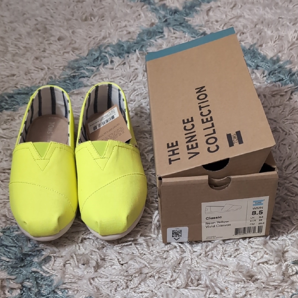 NWT Neon Yellow Toms
